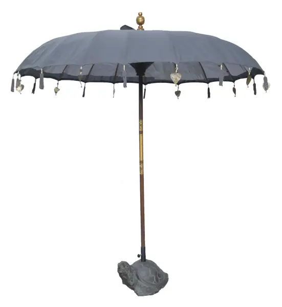 Artikelbild 1 des Artikels “Bali-Schirm , dunkelgrau 2 mit Holzmünzen und Blattgold am Rand. Ca. 230cm Durchmesser und 250cm Höhe “